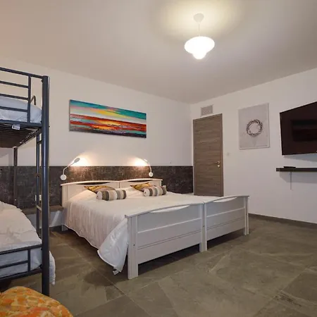 3 Bedroom Amazing In Isolaccio